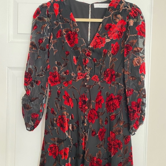 NEW ASTR The Label Floral Red Velvet Burnout Sheer Black Midi Dress V-Neck Sz S - Picture 7 of 9